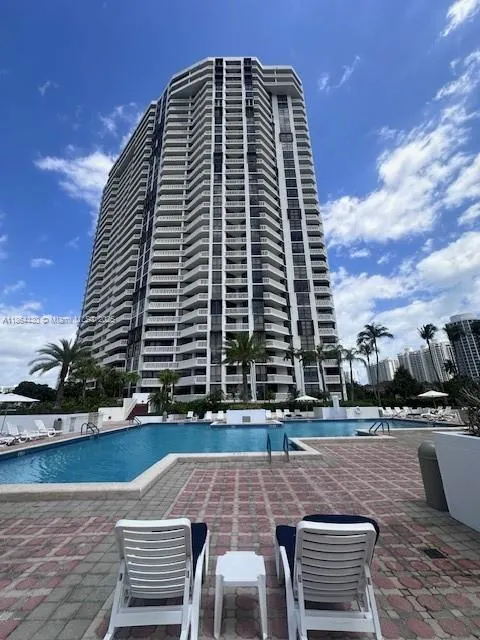 1000 W Island Blvd, #1511