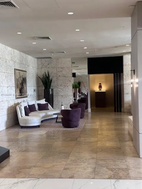 1000 W Island Blvd, #1511