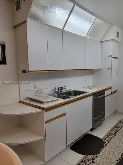 1000 W Island Blvd, #1511