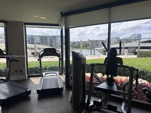 1000 W Island Blvd, #1511
