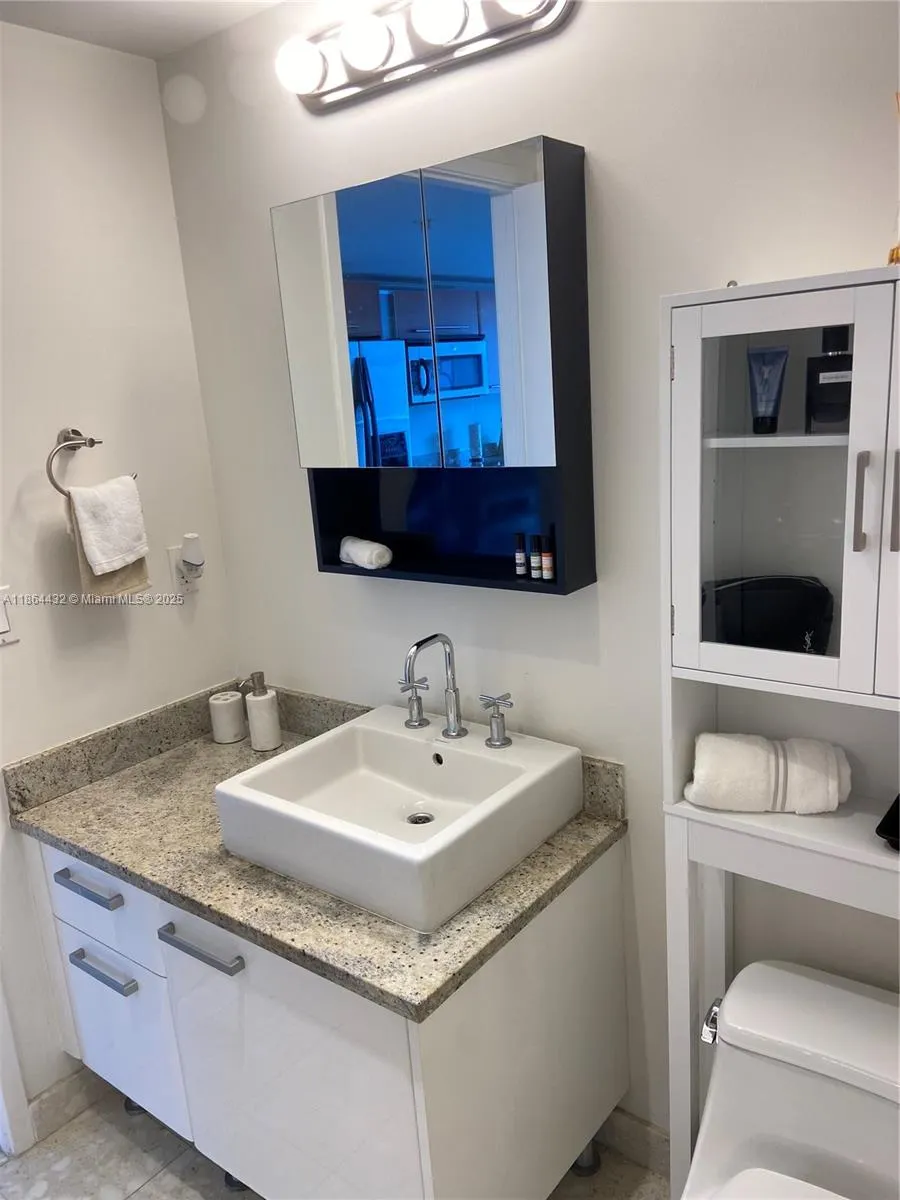185 SW 7th St, #3206