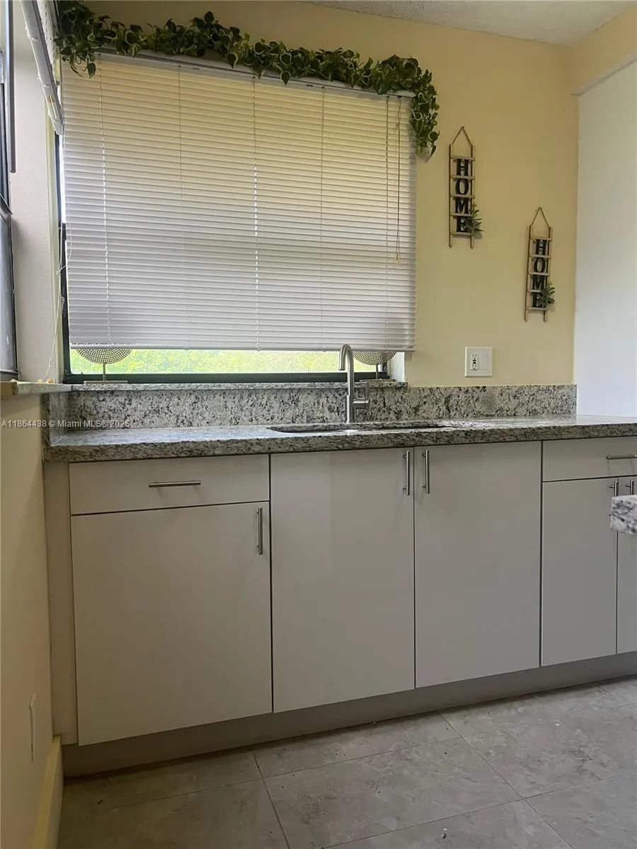 805 N Franklin Ave, #805D