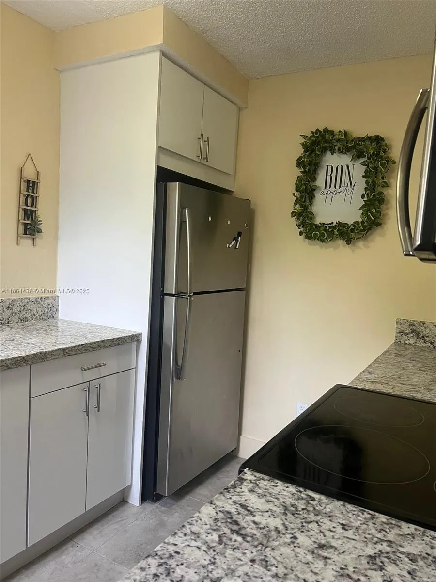 805 N Franklin Ave, #805D