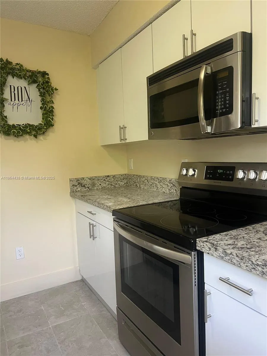 805 N Franklin Ave, #805D
