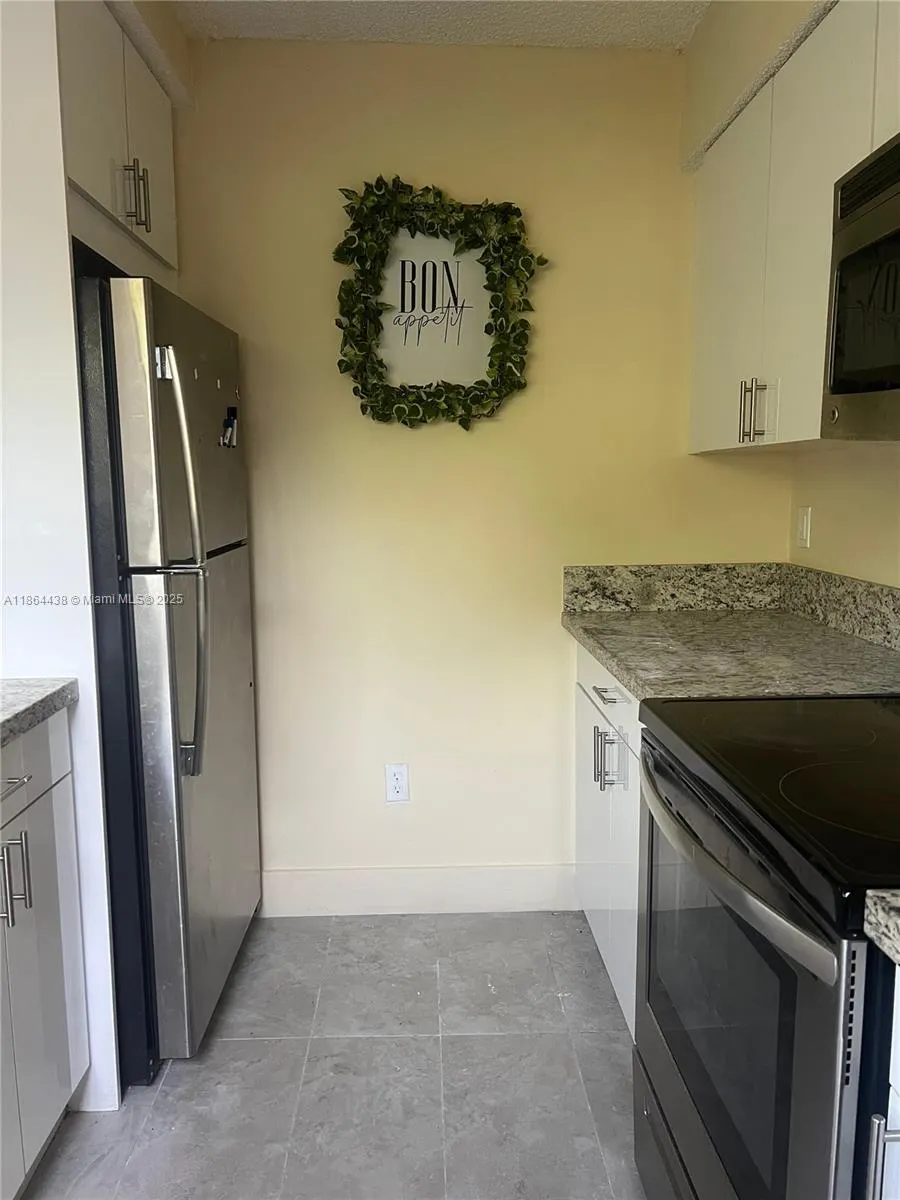 805 N Franklin Ave, #805D