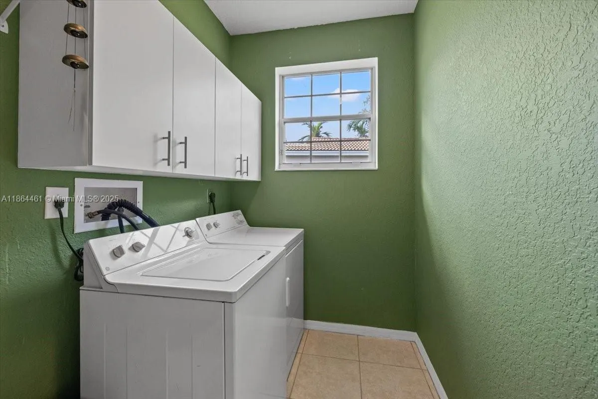 2420 E Aragon Blvd, #3