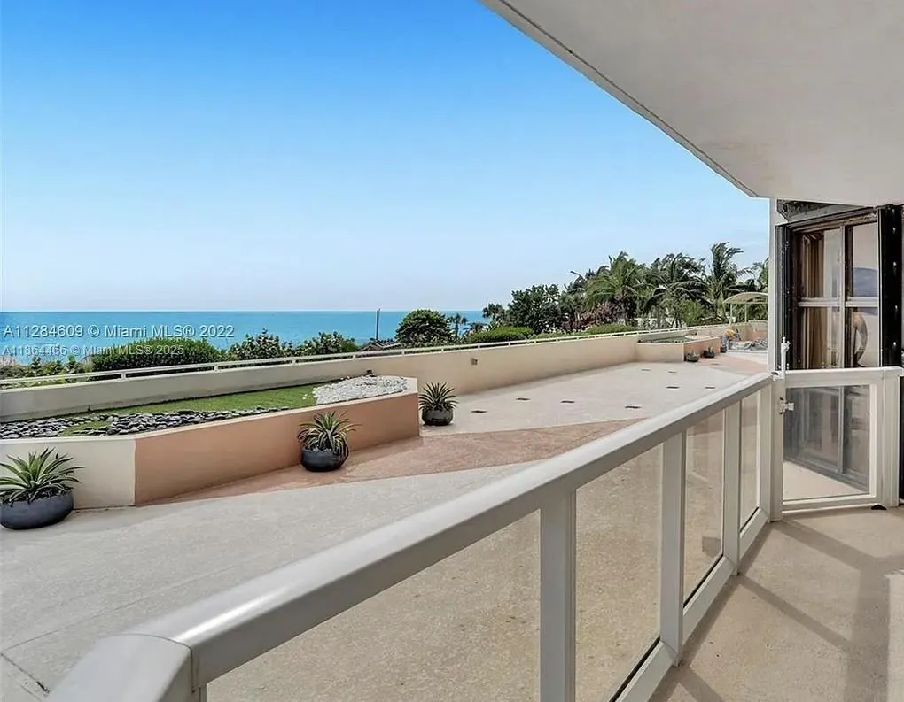6423 E Collins Ave, #206