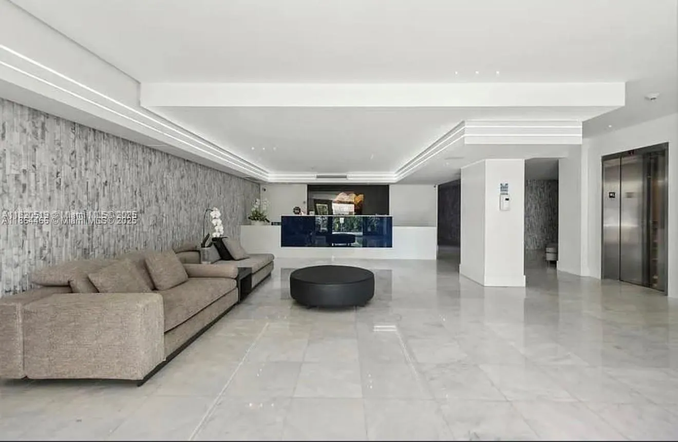 6423 E Collins Ave, #206