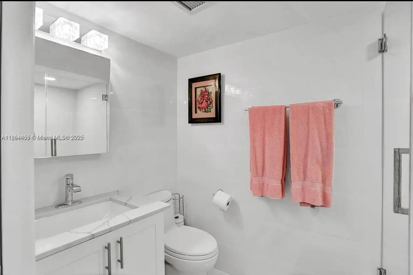 6423 E Collins Ave, #206