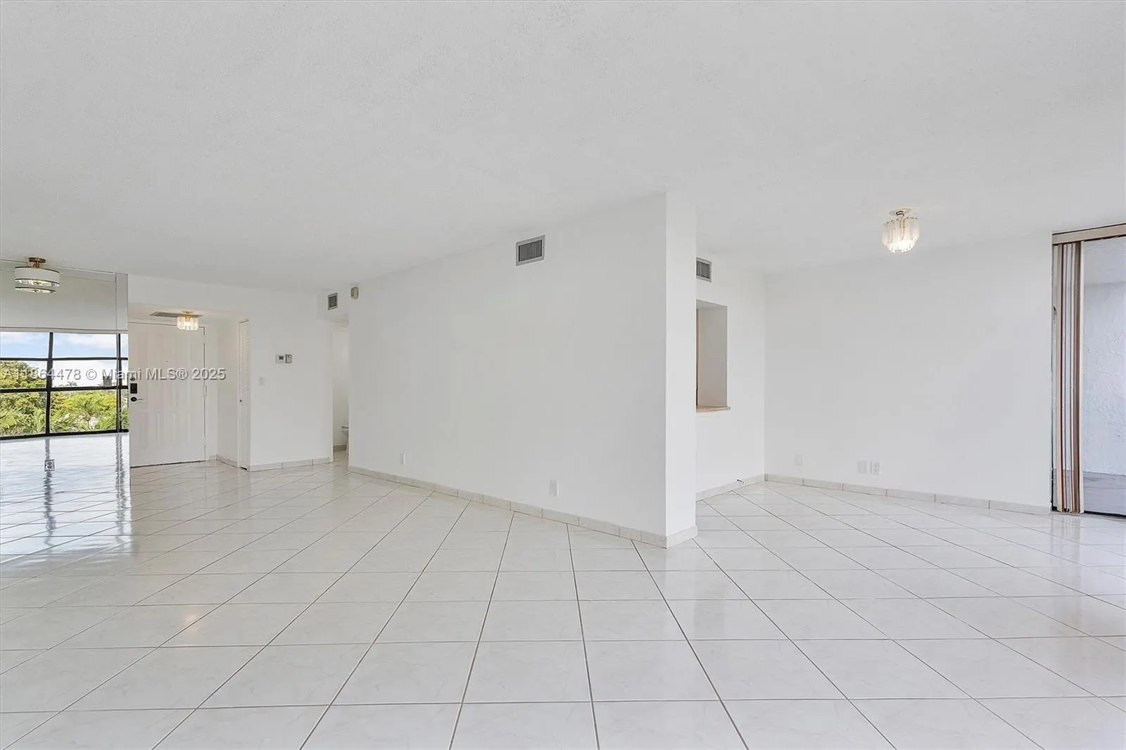 600 Parkview Dr, #525