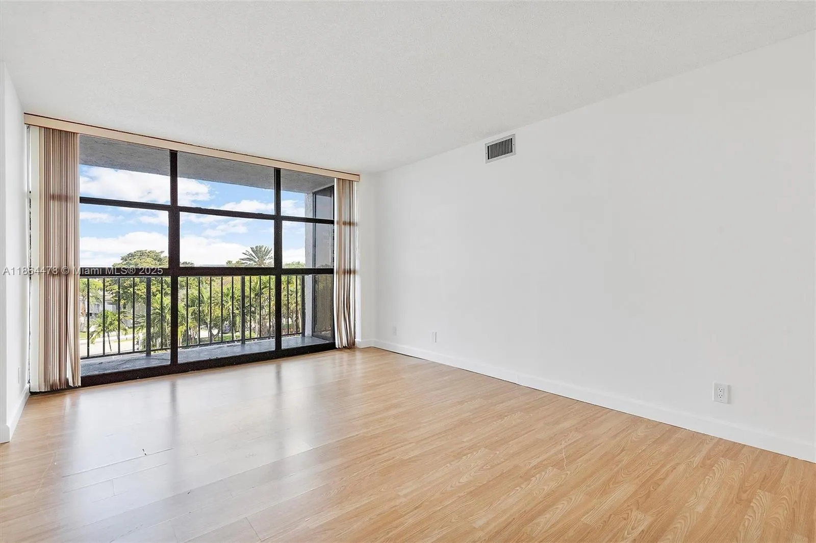 600 Parkview Dr, #525