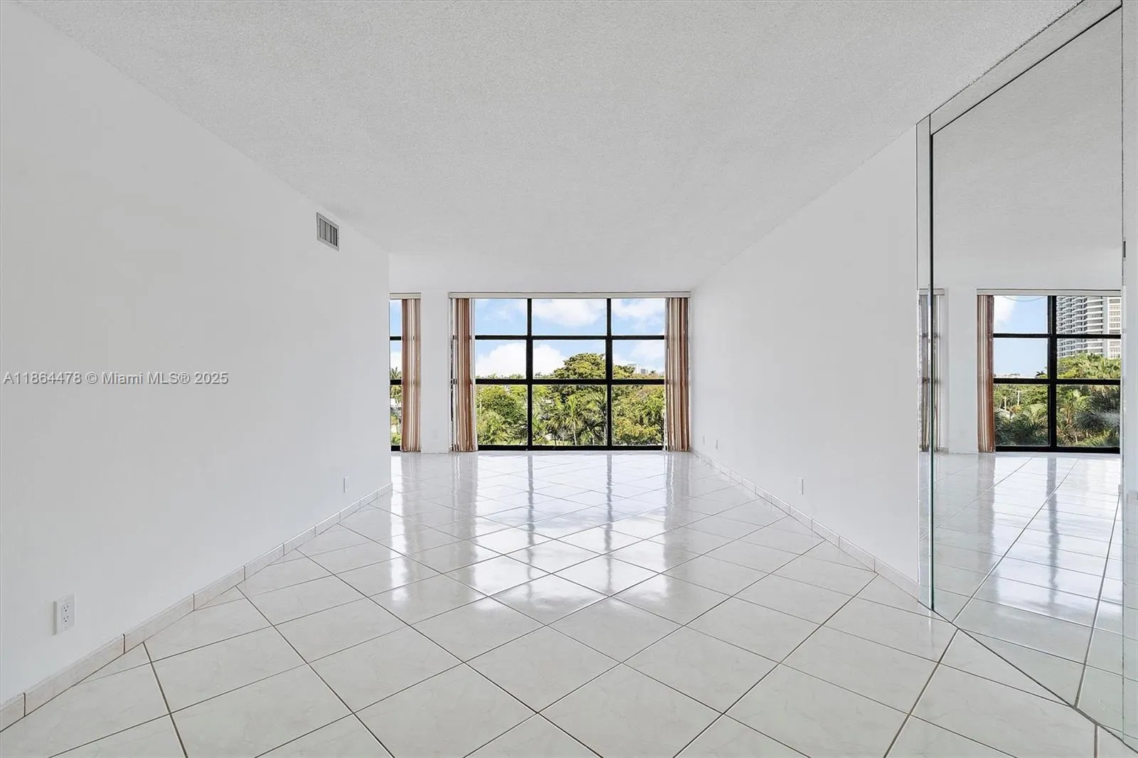 600 Parkview Dr, #525