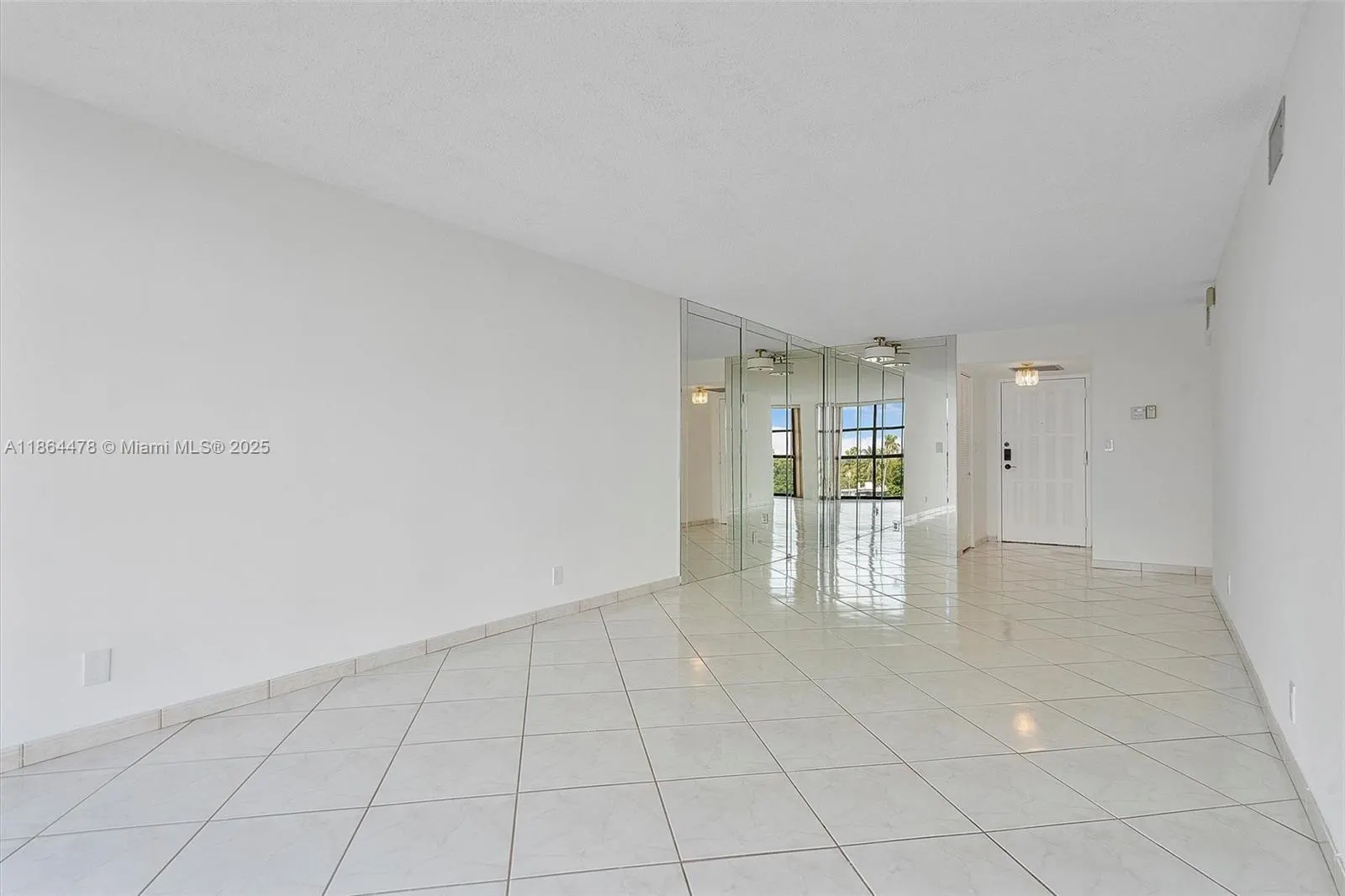 600 Parkview Dr, #525