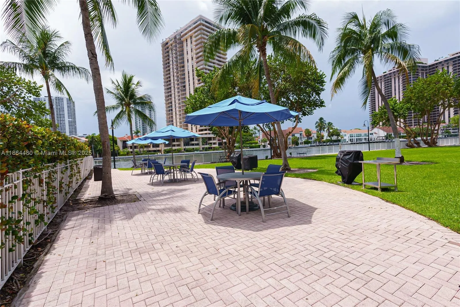 19390 Collins Ave, #320