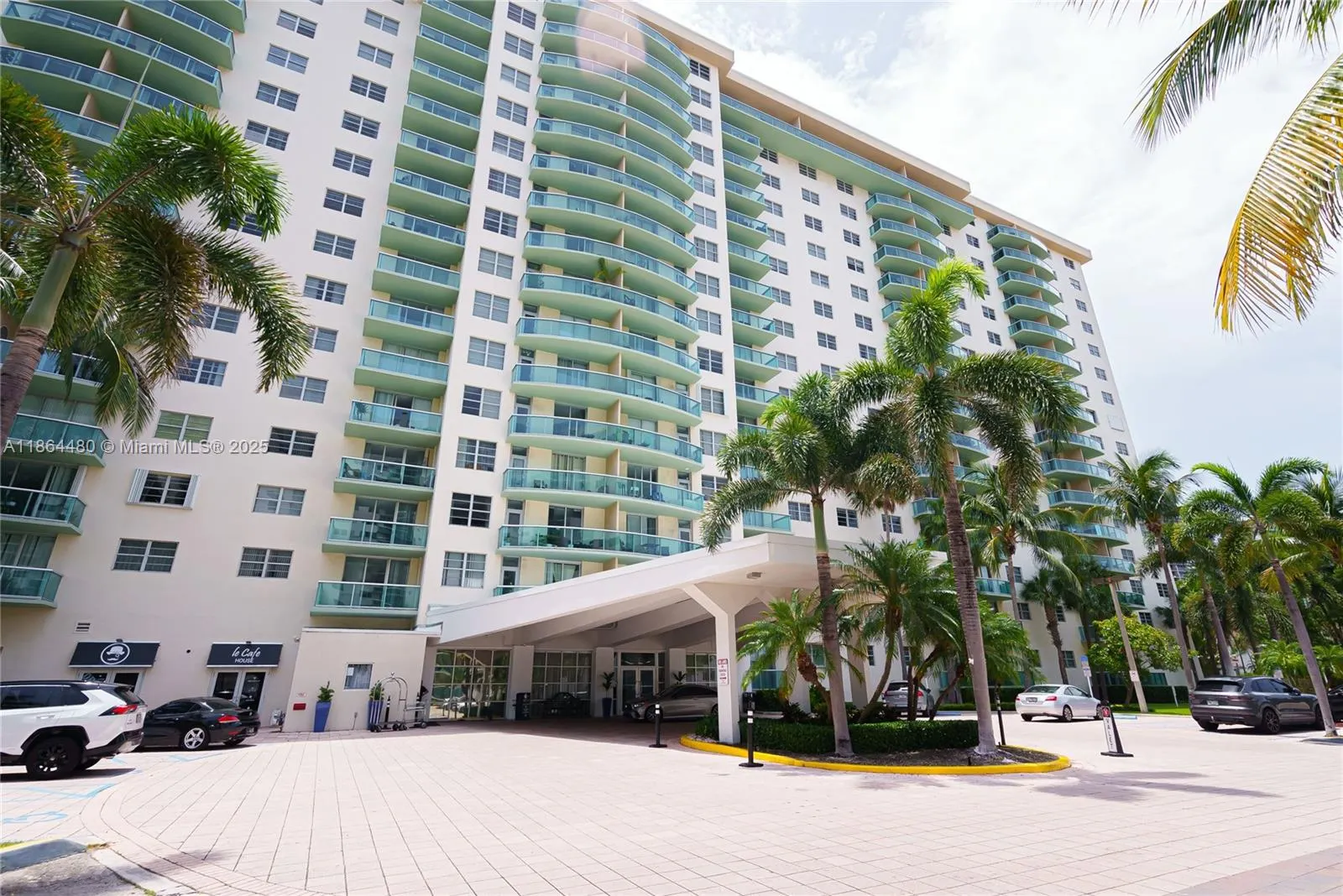 19390 Collins Ave, #320