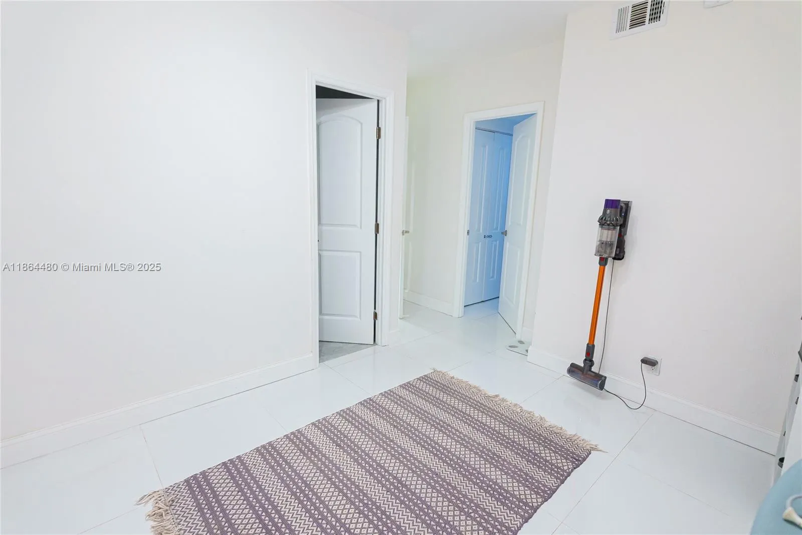 19390 Collins Ave, #320