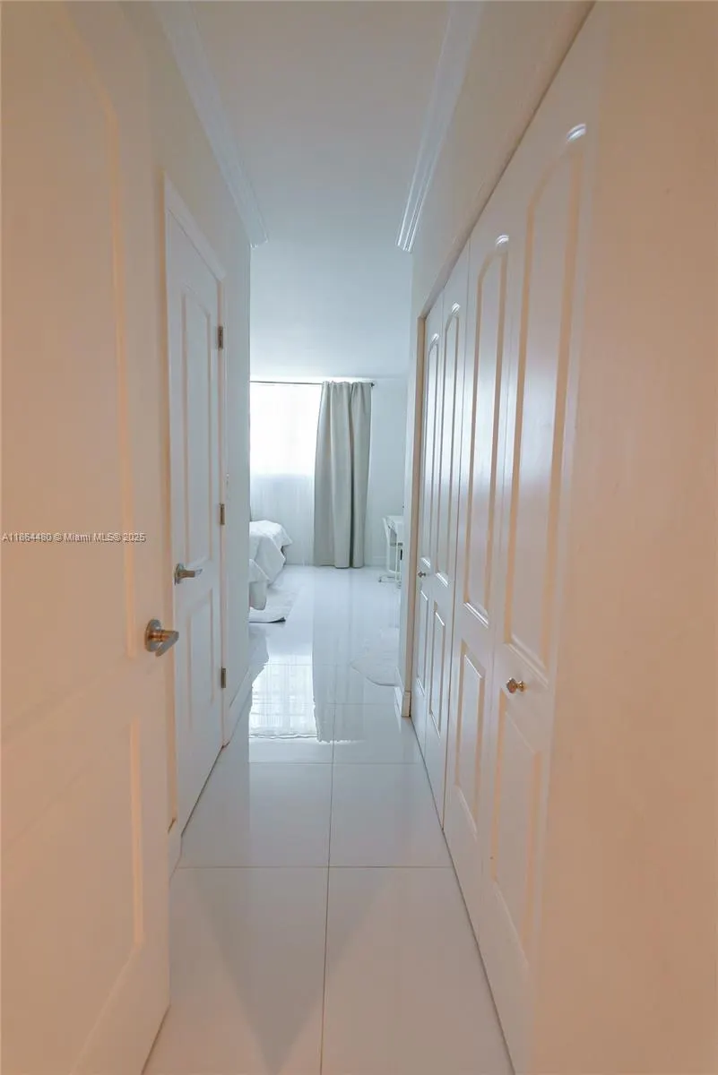 19390 Collins Ave, #320