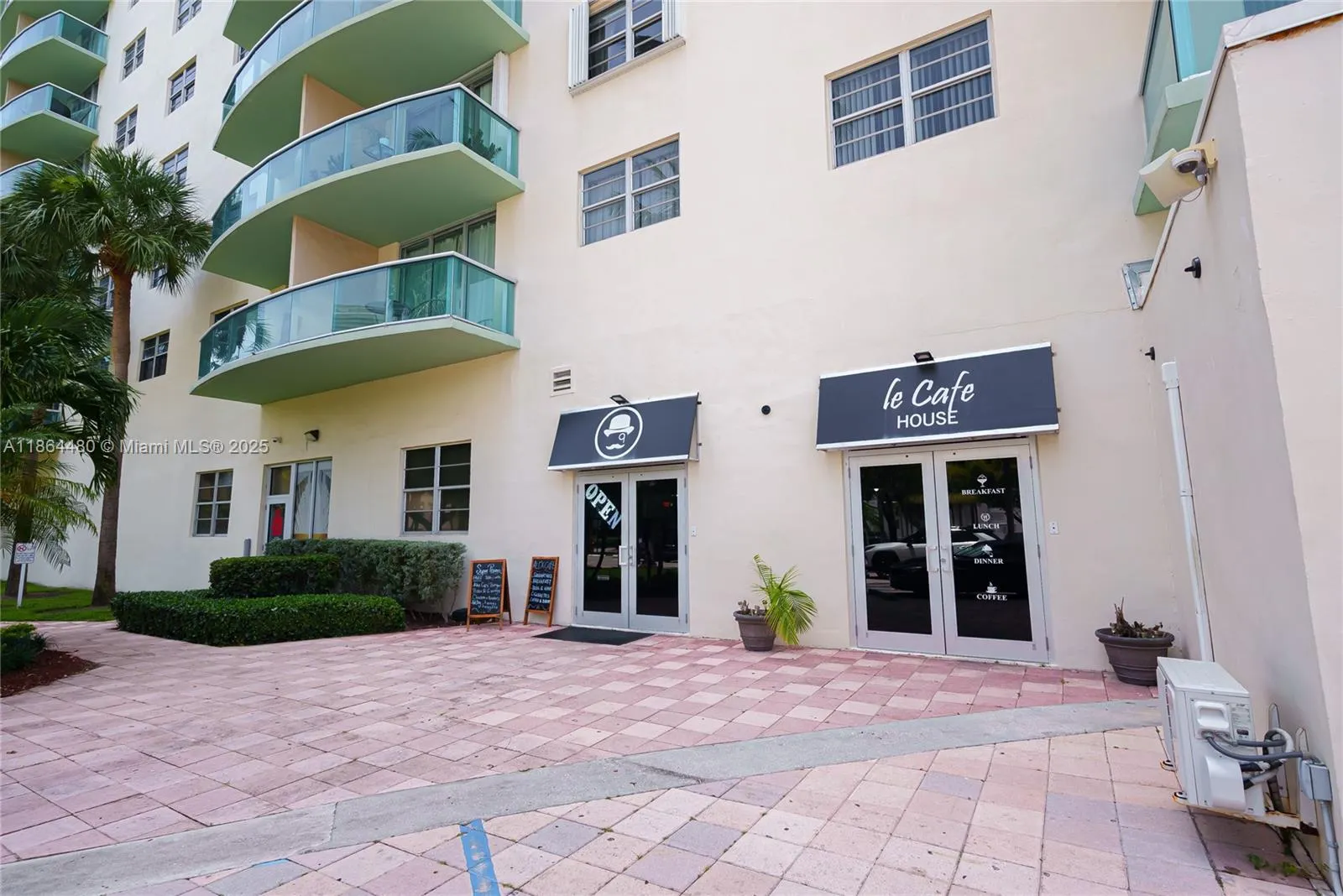 19390 Collins Ave, #320