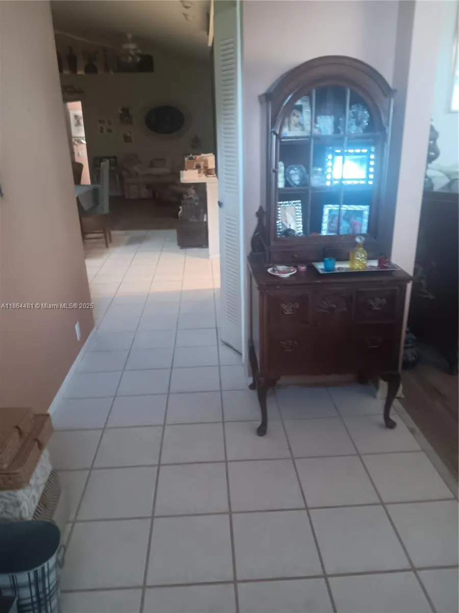 9783 Country Oaks Dr