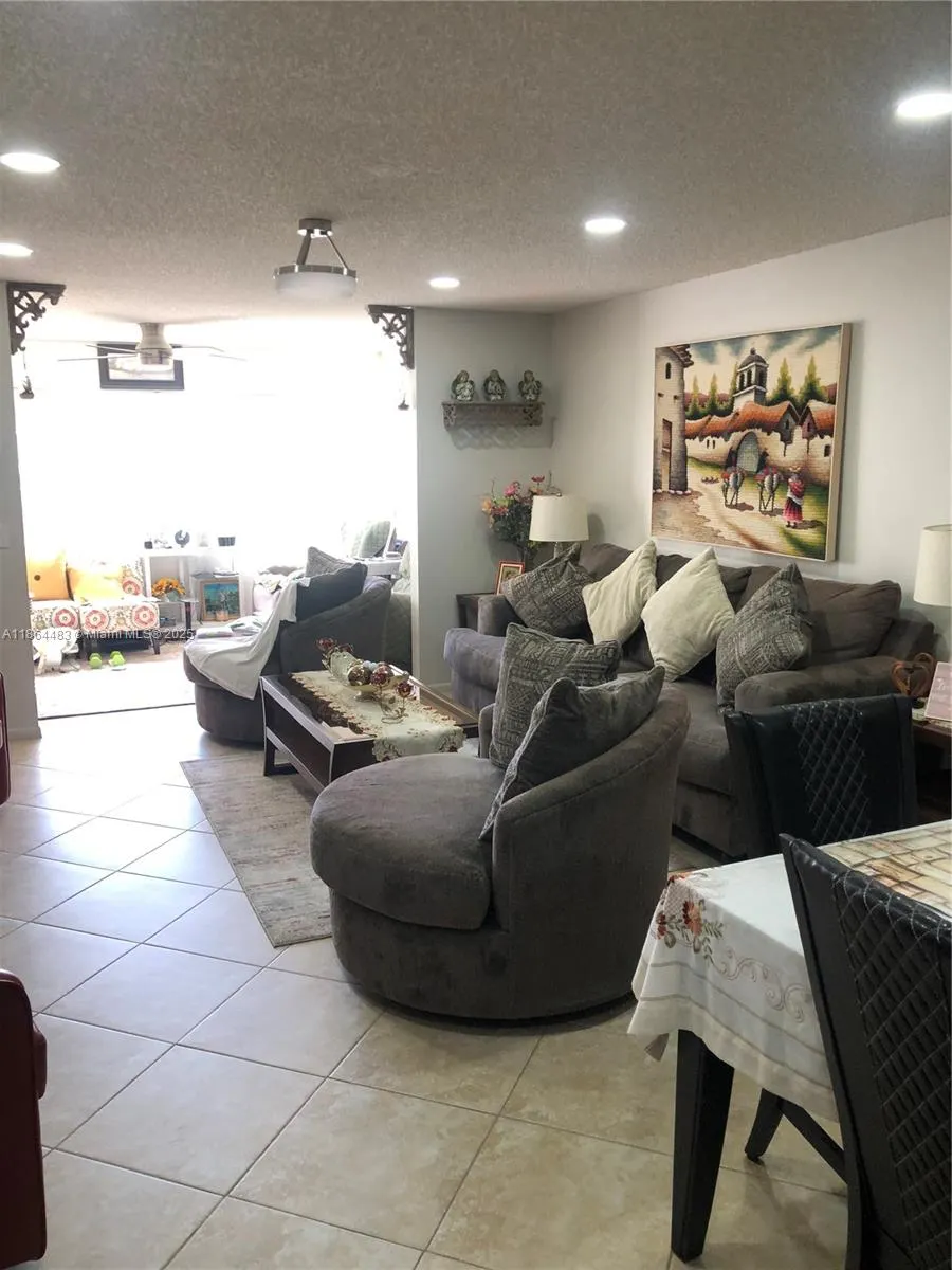9561 Sunrise Lakes Blvd, #306