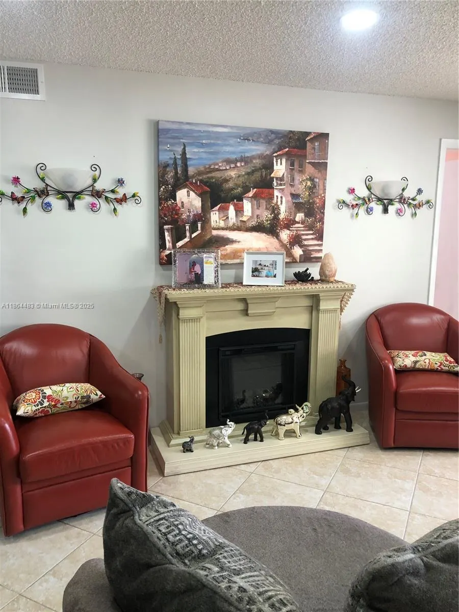 9561 Sunrise Lakes Blvd, #306