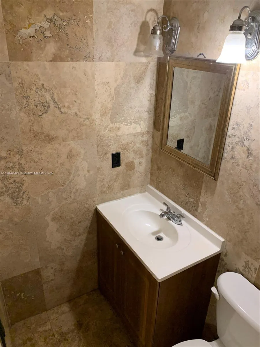 999 Brickell Bay Dr, #303