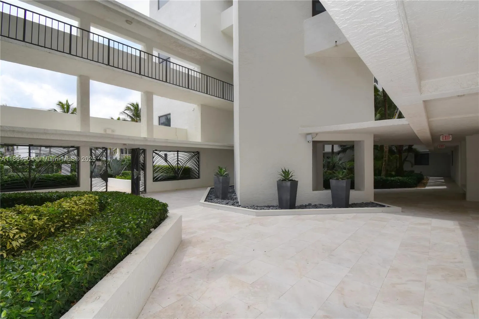 2575 S Ocean Blvd, #105S
