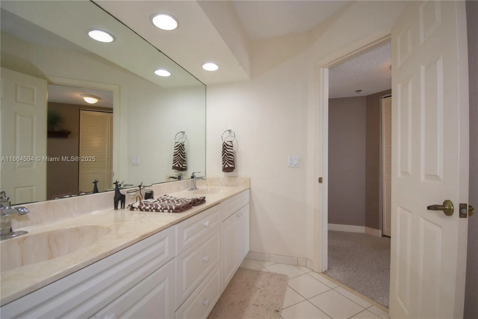 2575 S Ocean Blvd, #105S