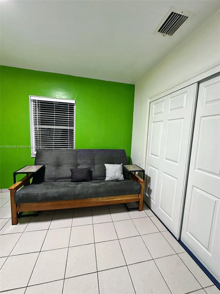 935 SW 11th Ave