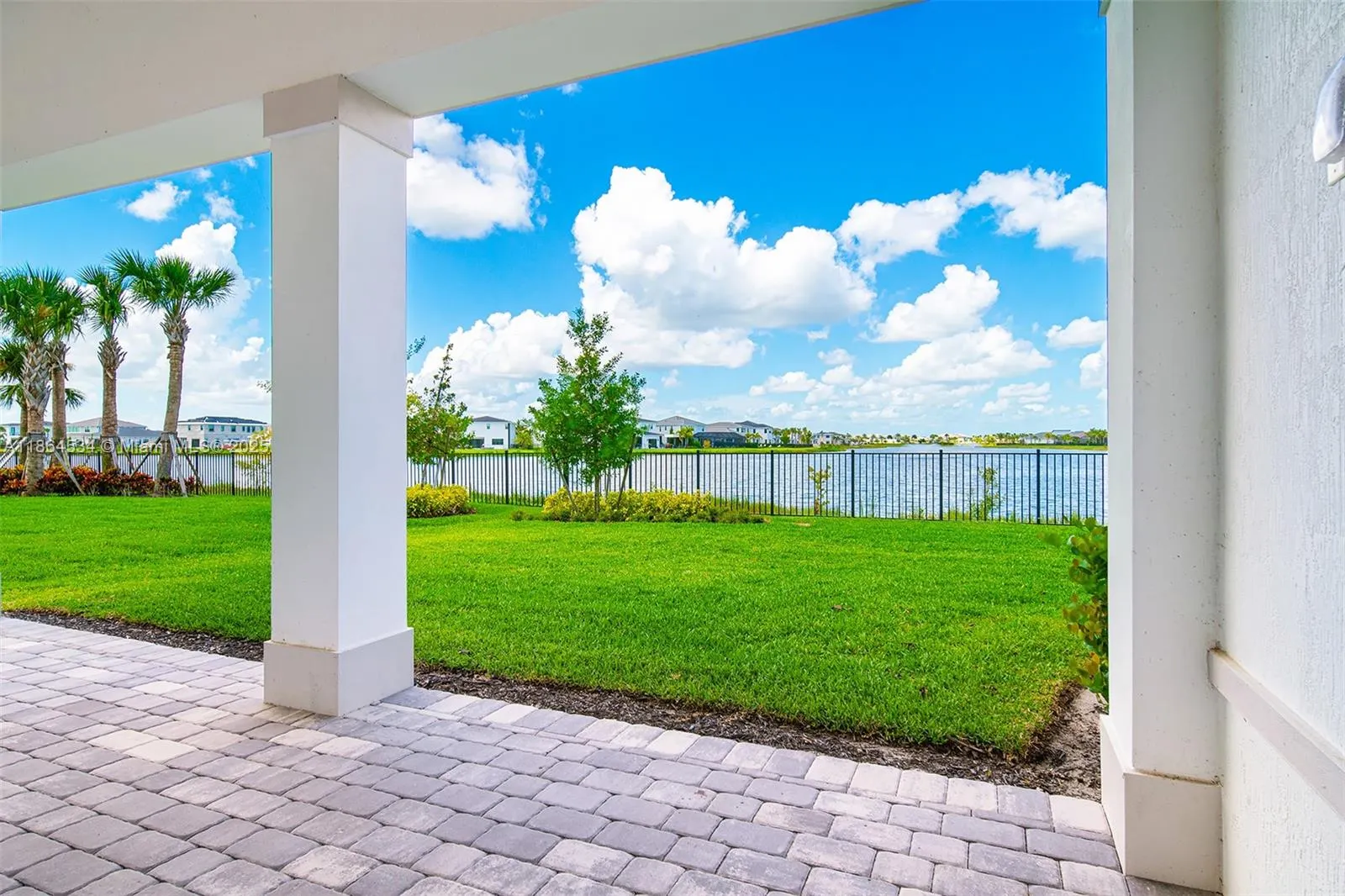 10444 Northbrook Cir