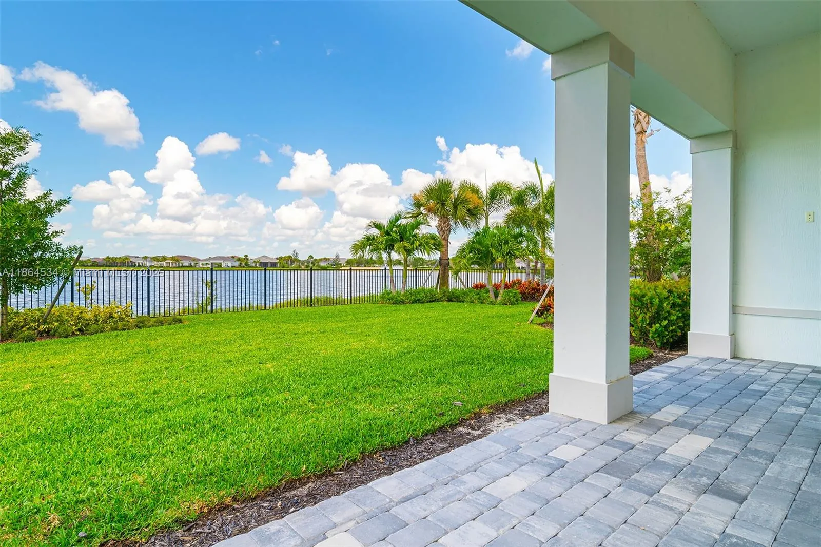 10444 Northbrook Cir