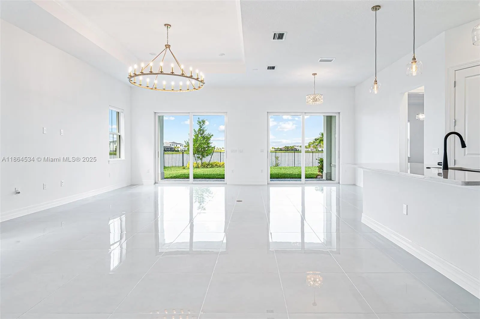 10444 Northbrook Cir
