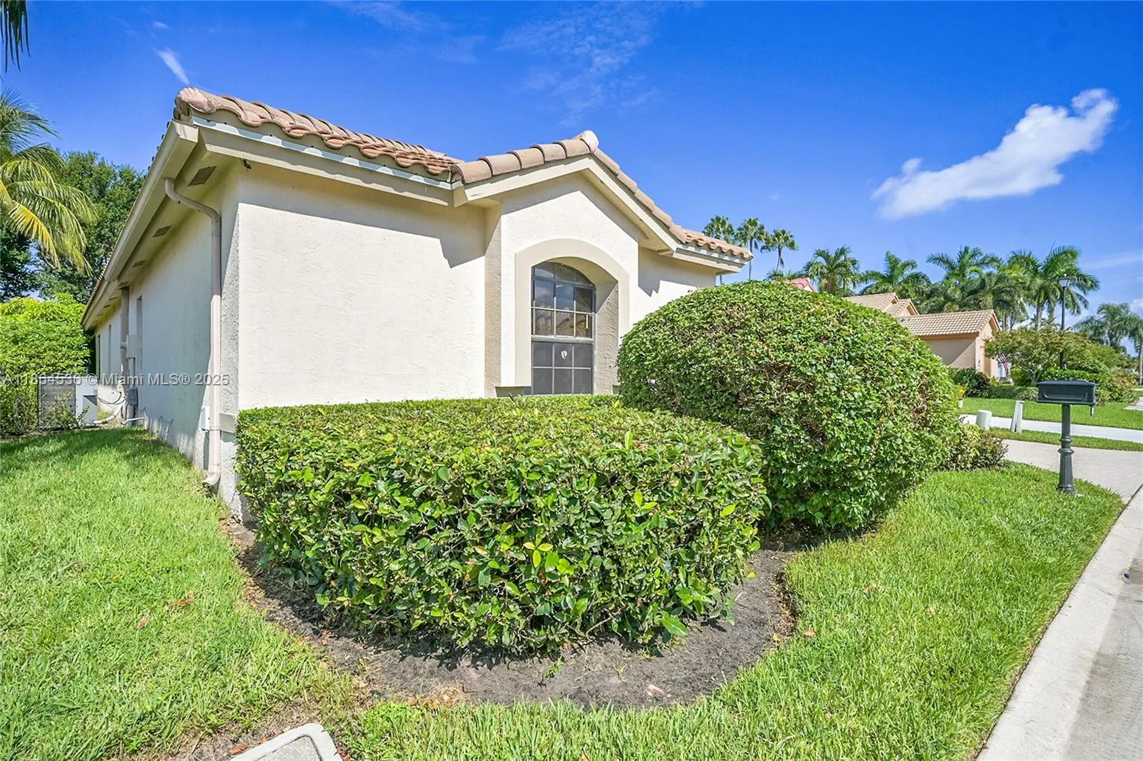 10261 S Lexington Lakes Blvd S