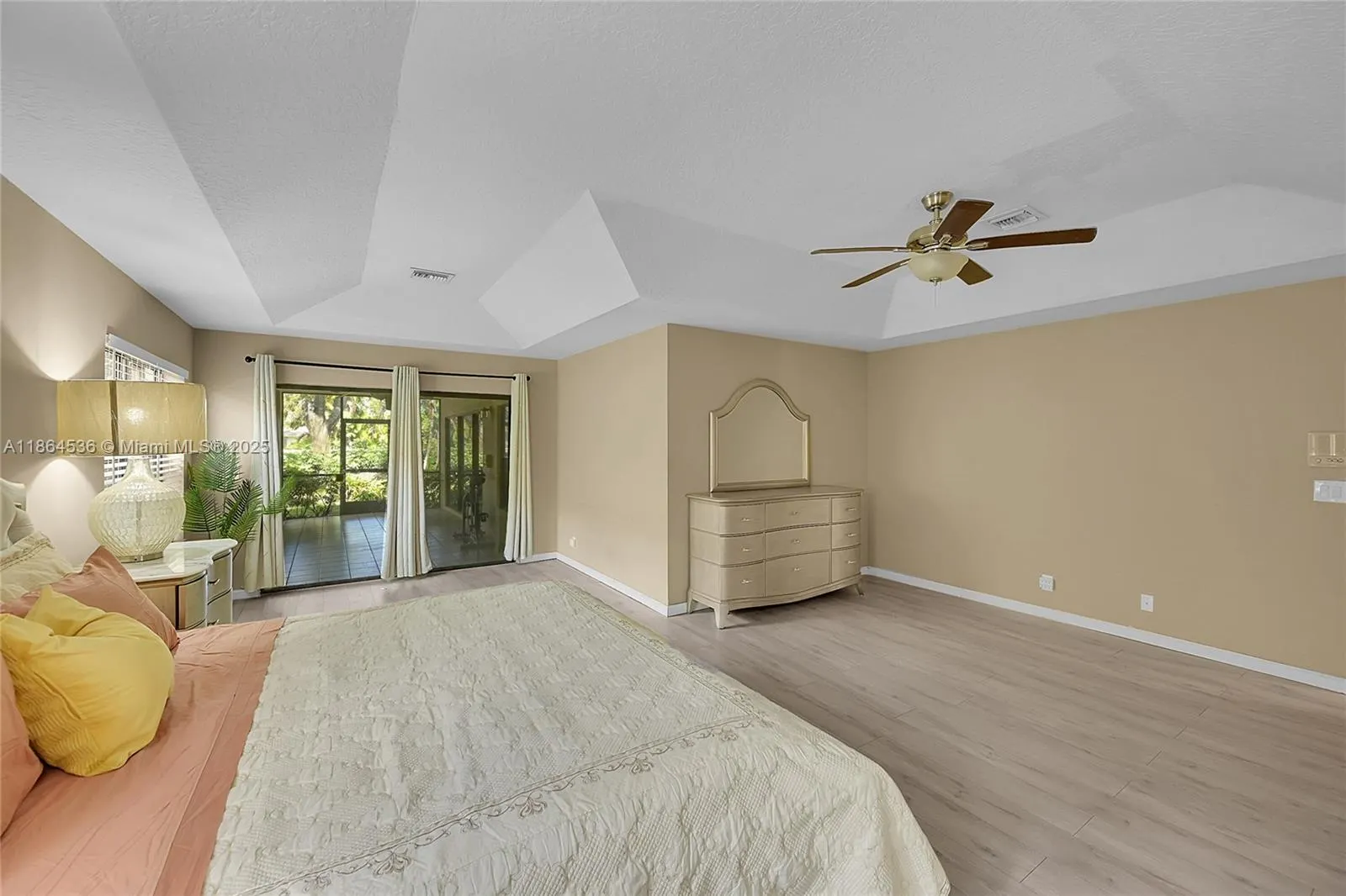 10261 S Lexington Lakes Blvd S