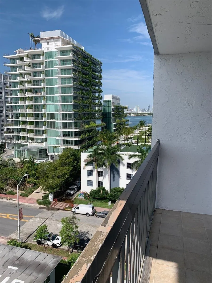 1345 West Ave, #902