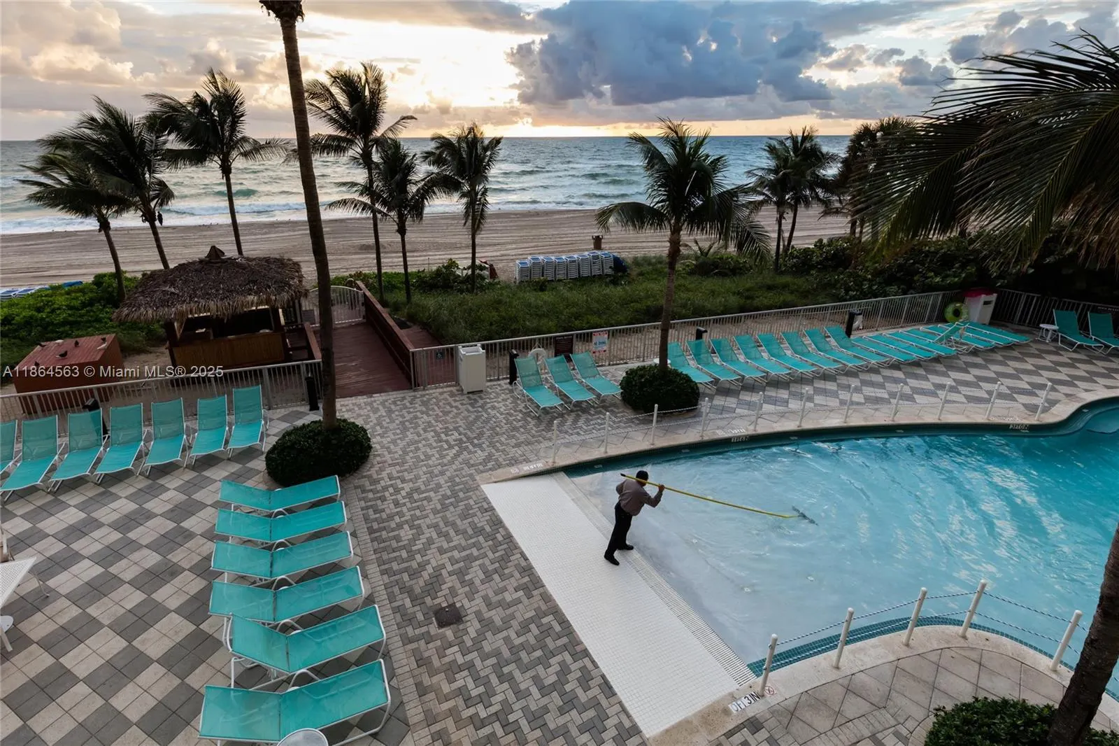 17375 Collins Ave, #2207
