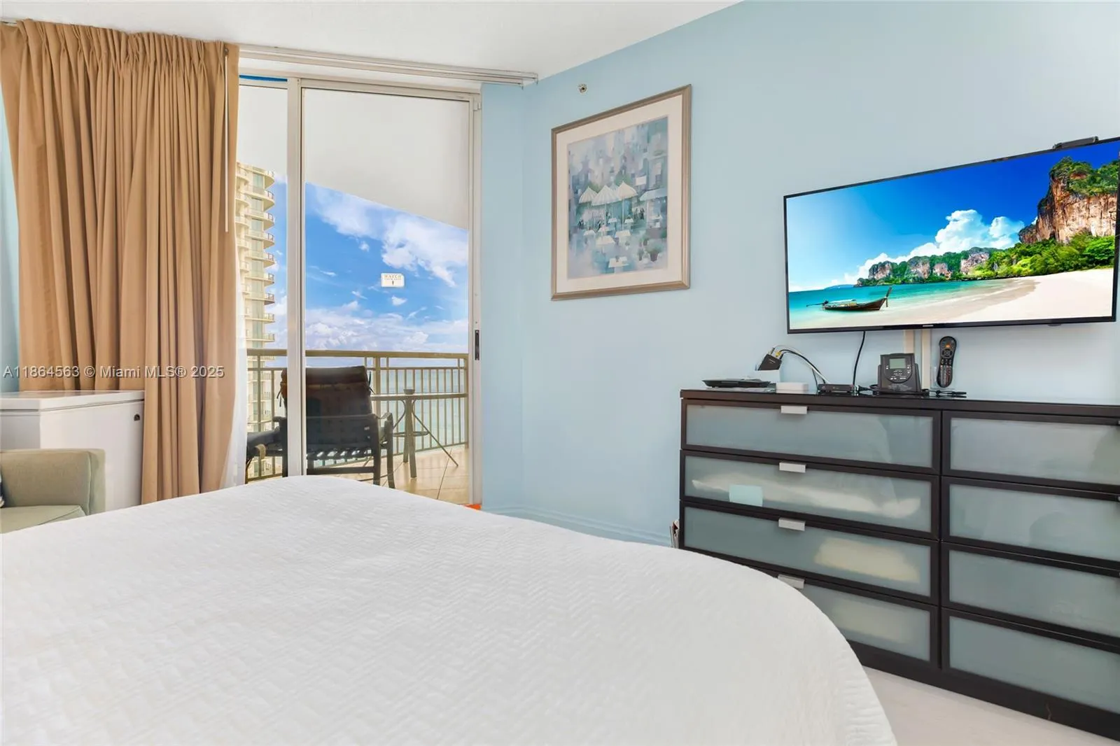 17375 Collins Ave, #2207