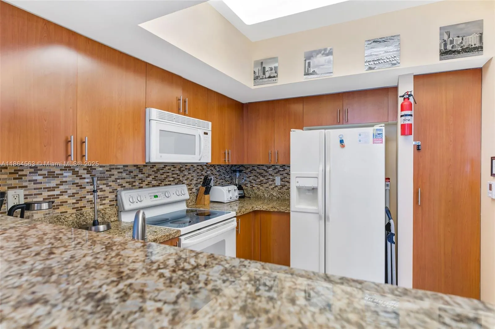 17375 Collins Ave, #2207