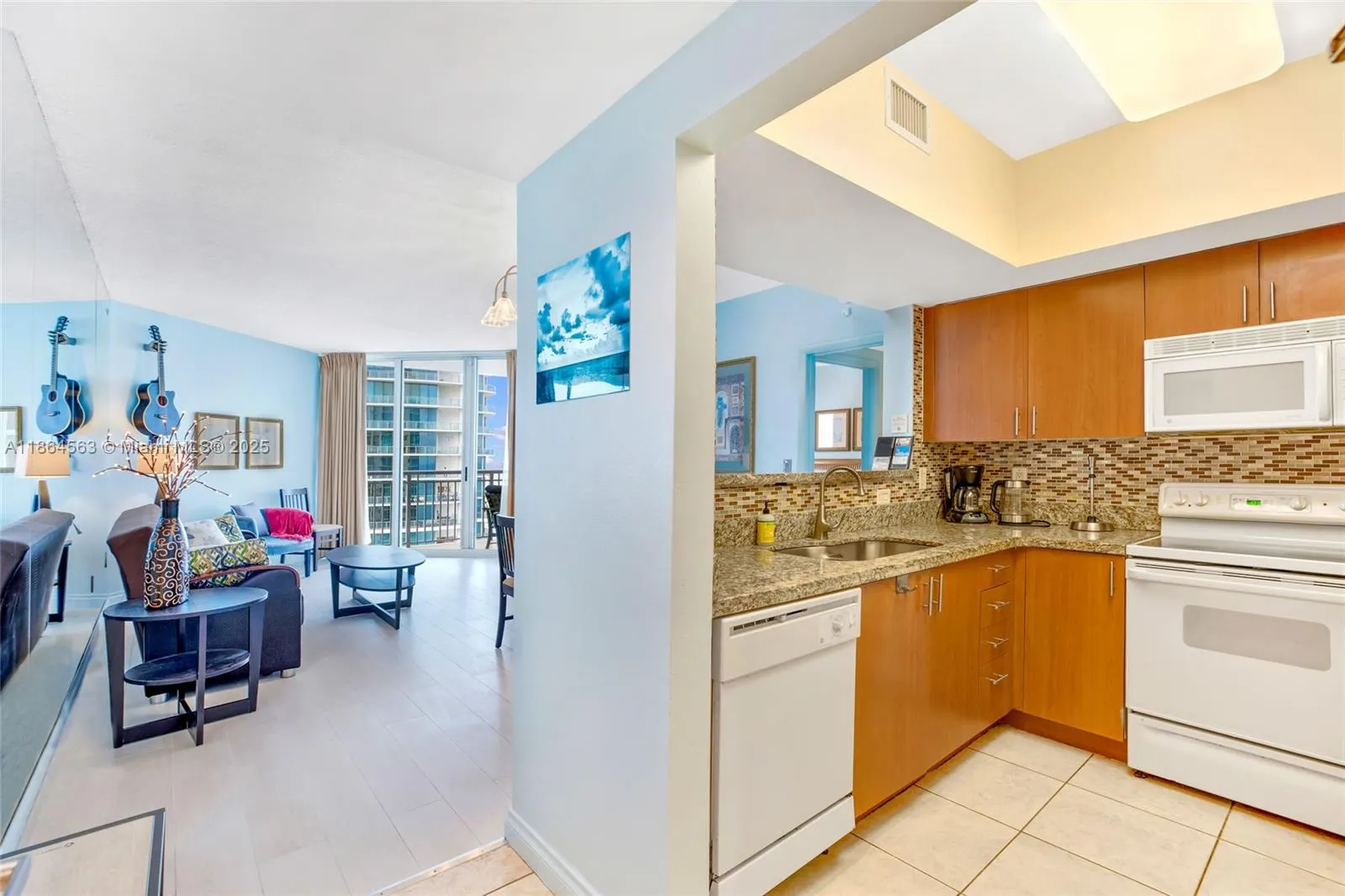 17375 Collins Ave, #2207