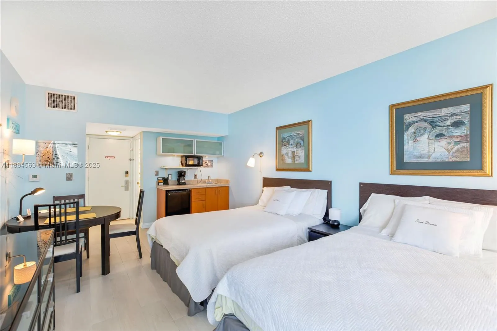 17375 Collins Ave, #2207