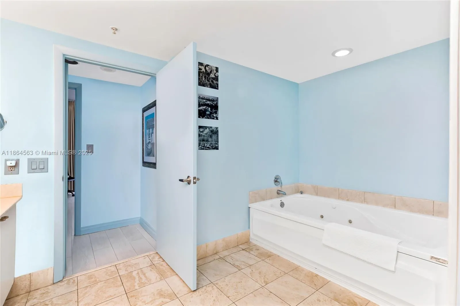 17375 Collins Ave, #2207