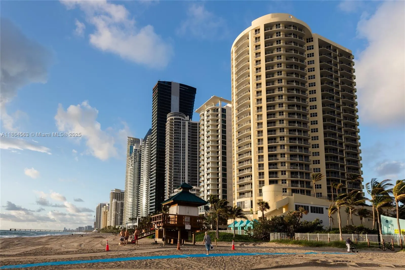 17375 Collins Ave, #2207