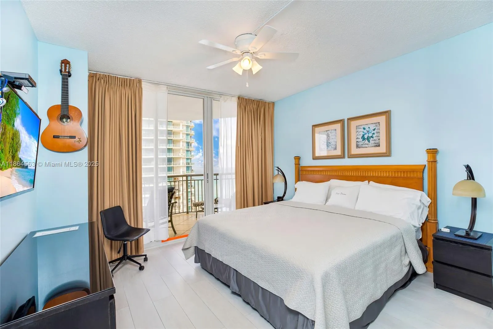 17375 Collins Ave, #2207