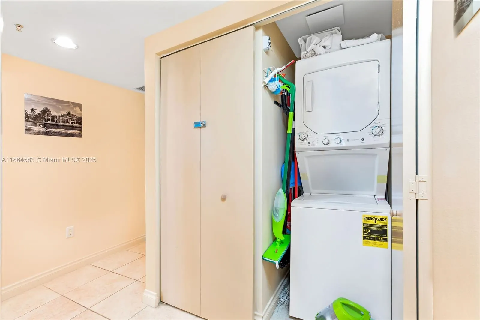 17375 Collins Ave, #2207