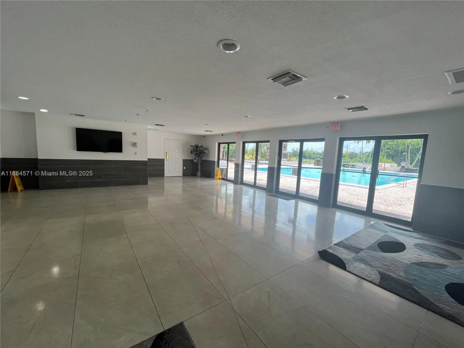 4164 Inverrary Dr, #215