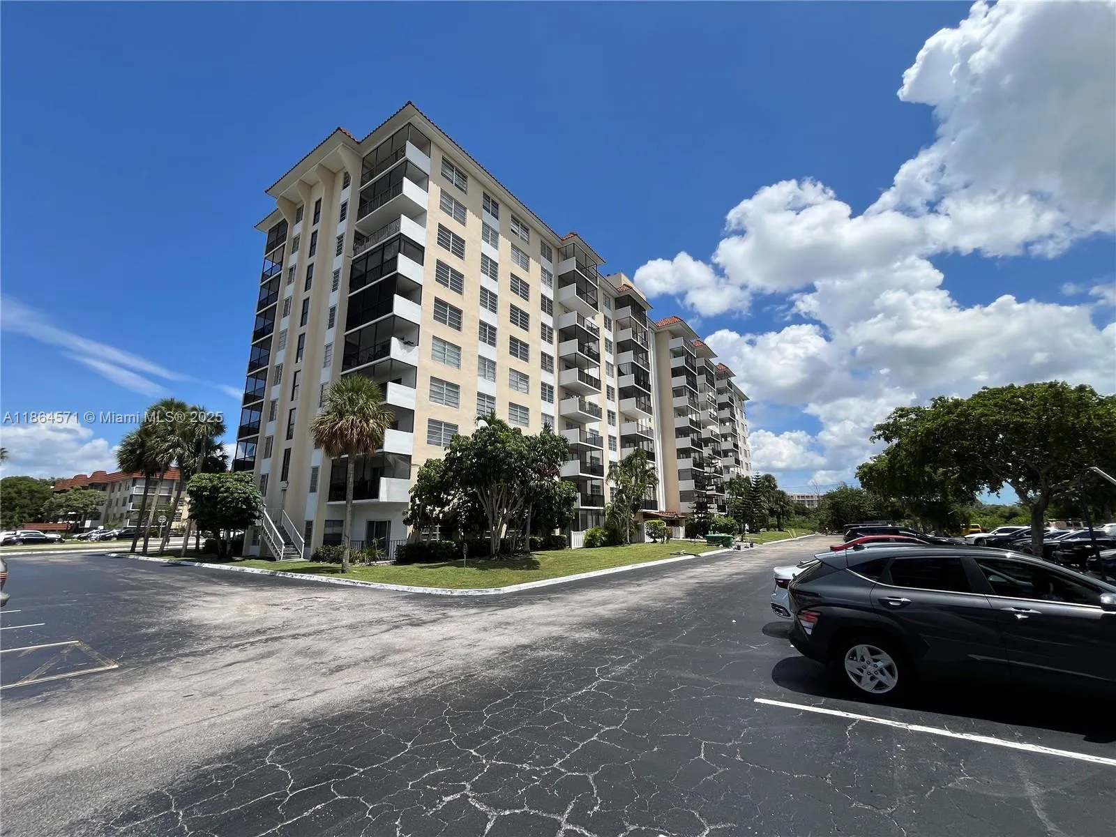 4164 Inverrary Dr, #215