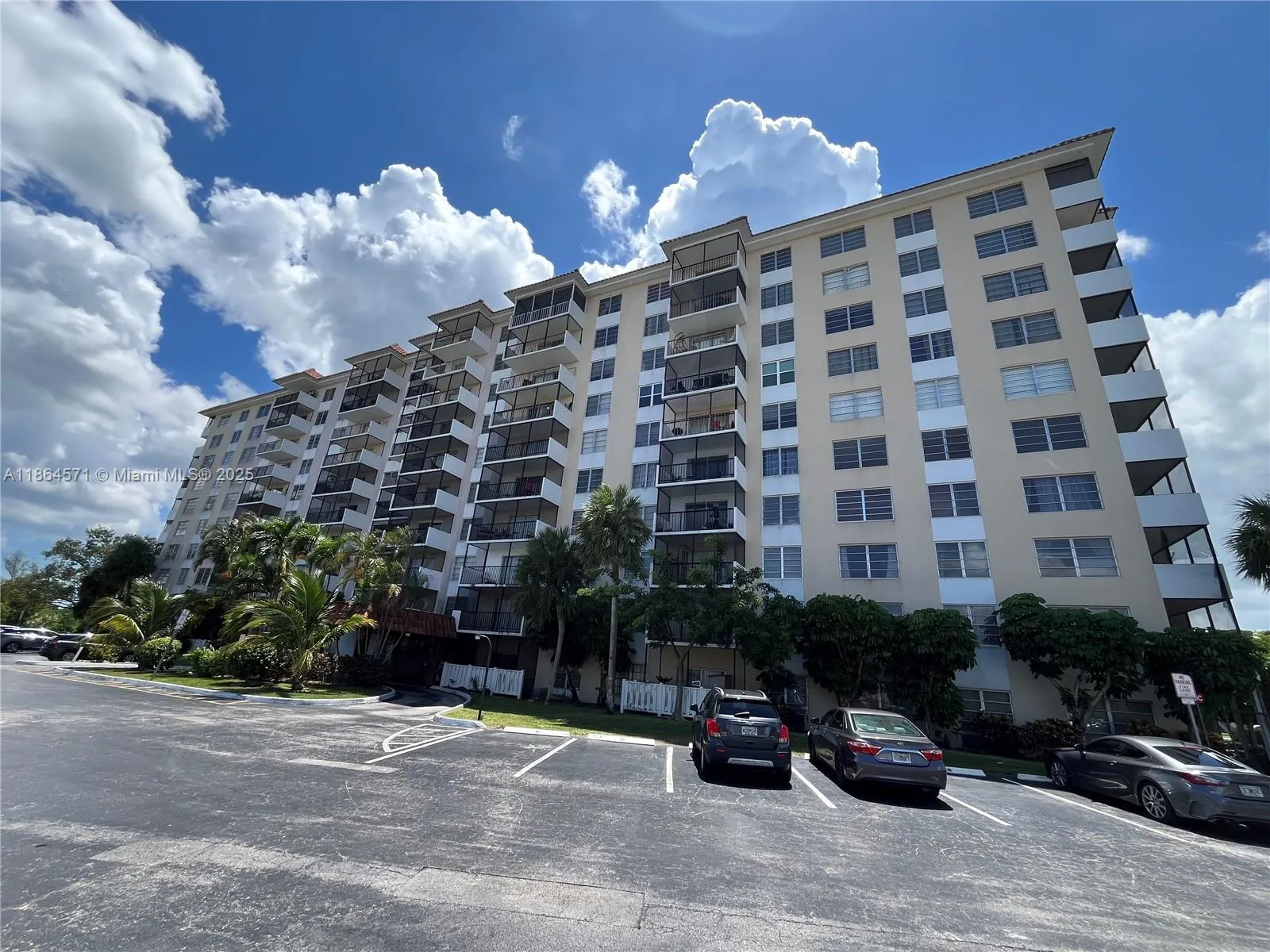 4164 Inverrary Dr, #215