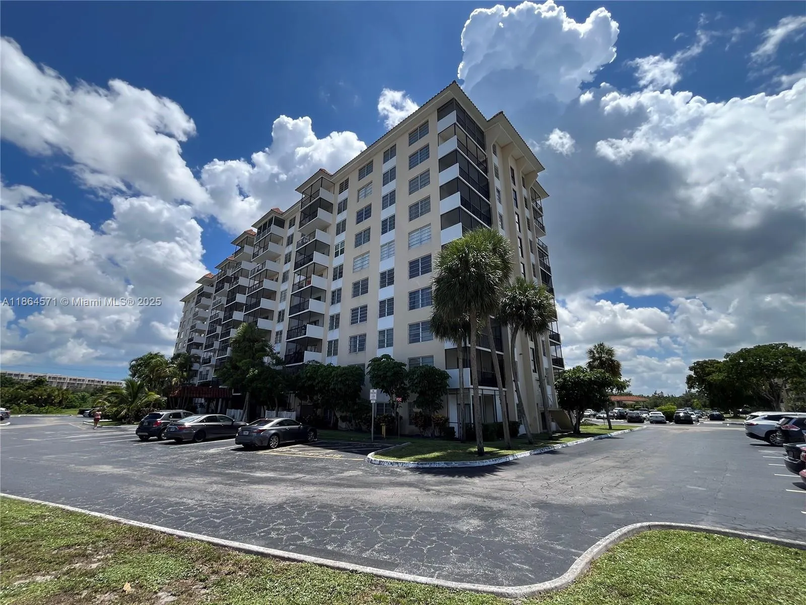 4164 Inverrary Dr, #215