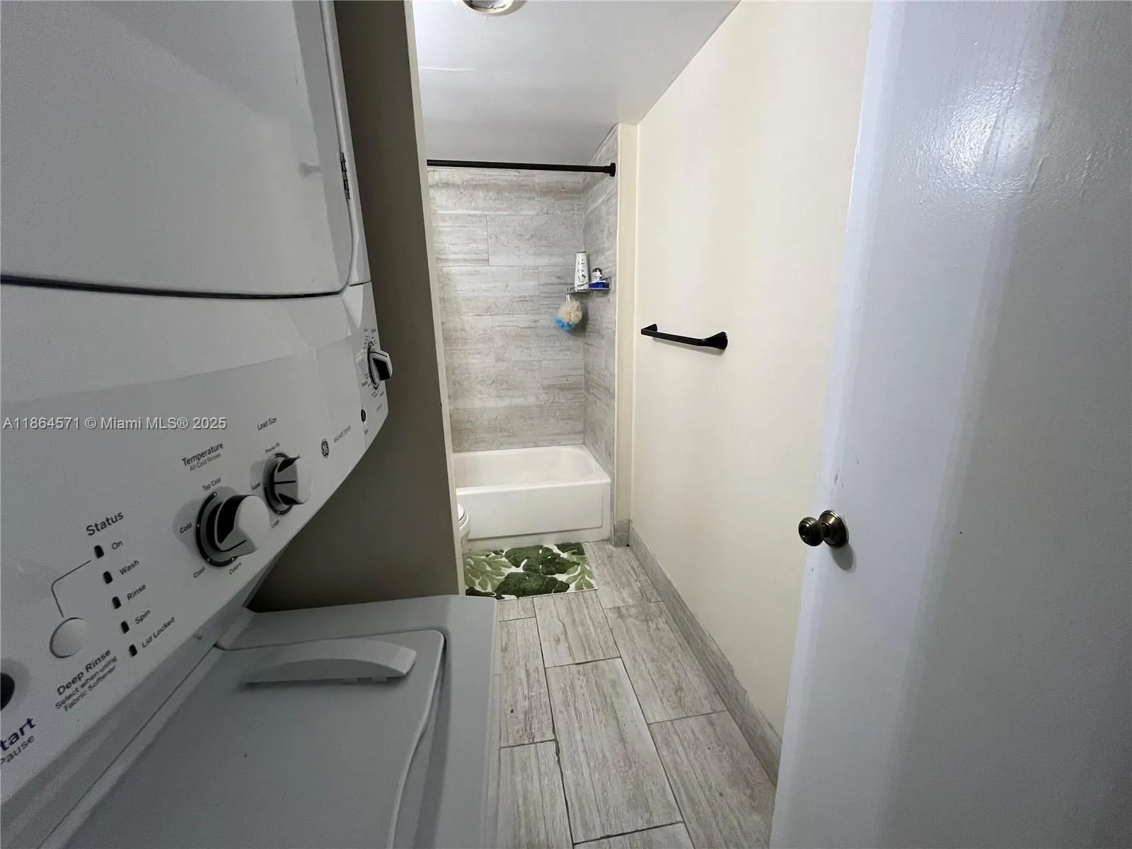 4164 Inverrary Dr, #215