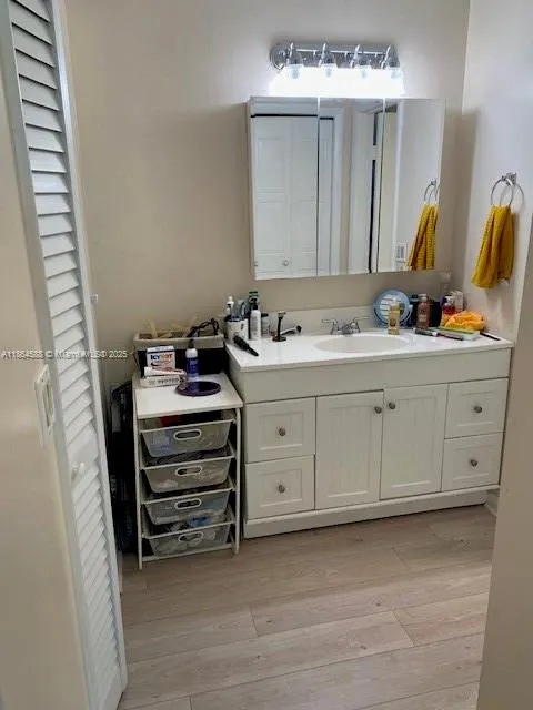 286 Racquet Club Rd, #201